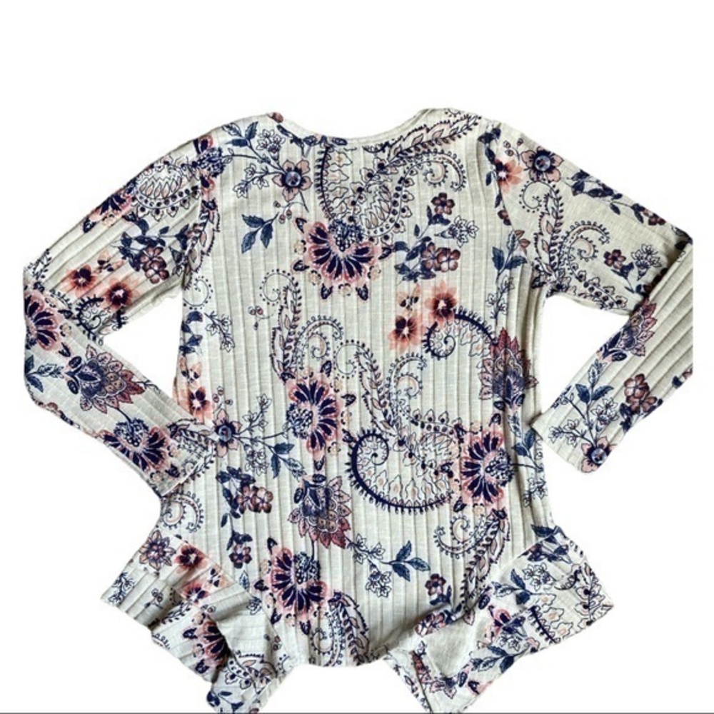 Status by Chenault long sleeve flowing top with asymmetrical cut at bottom